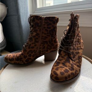 Pierre Dumas Leopard Booties, Size 8.5
